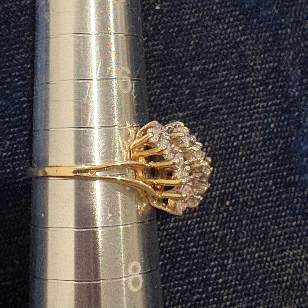 Vintage 10K (Stamped) Yellow Gold & Natural, Mined Diamond, Cluster Ring. Size 7 - Picture 4 of 6